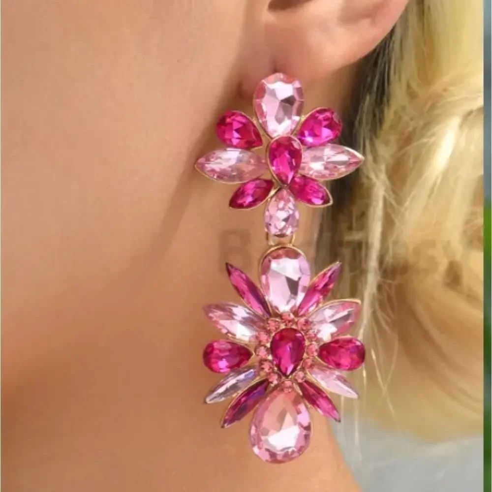 BRAND NEW RHINESTONES FLOWER  VINTAGE TRENDY DANGLE EARRINGS